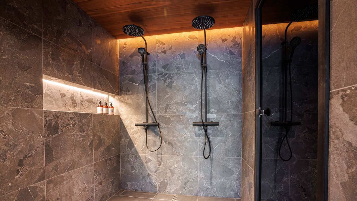 Luxury-Ski-Villa-Finland-Villa-Pine-OSC- Shower.jpg