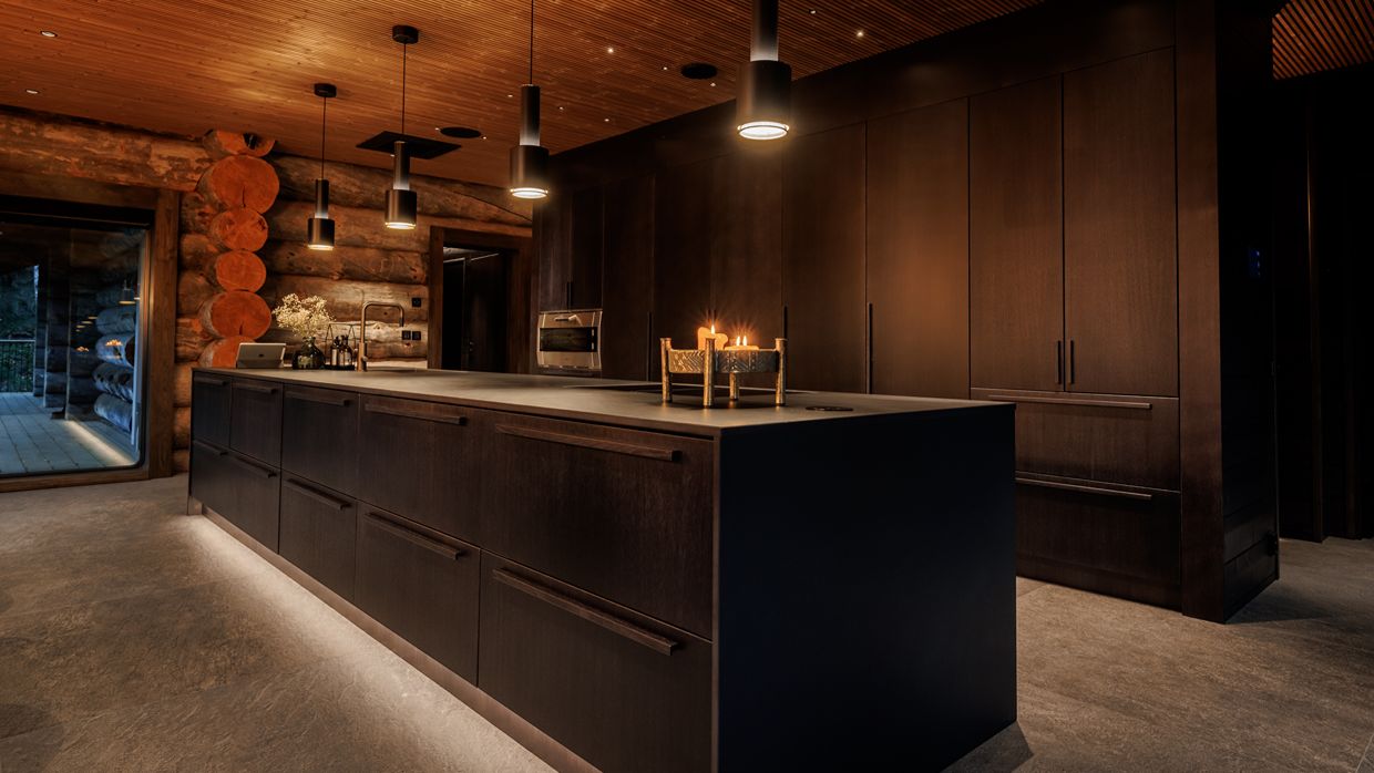Luxury-Ski-Villa-Levi-Finland-VillaSilverpine-OSC-Kitchen (1).jpg