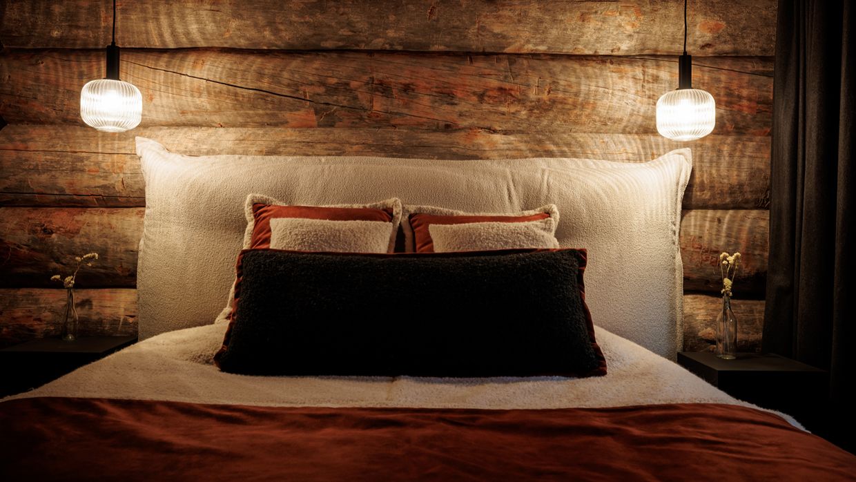 Luxury-Ski-Villa-Levi-Finland-VillaSilverpine-OSC-Bedroom (3).jpg