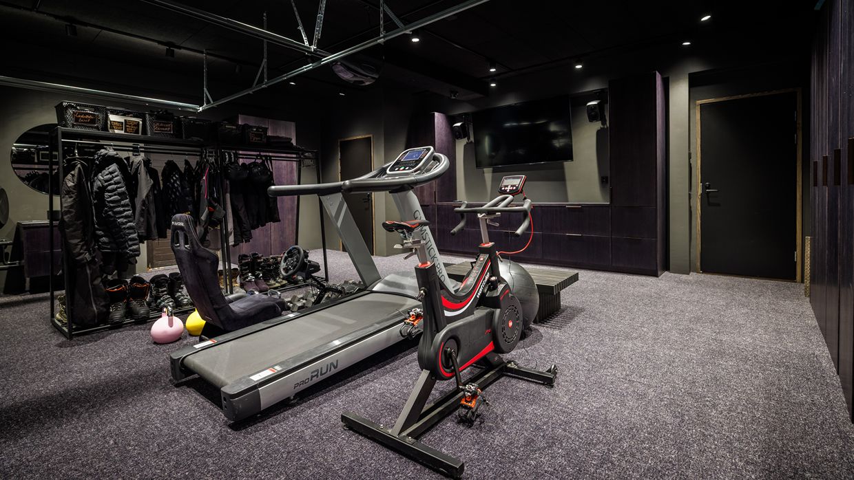Luxury-Ski-Villa-Levi-Finland-VillaSilverpine-OSC-Gym (2).jpg
