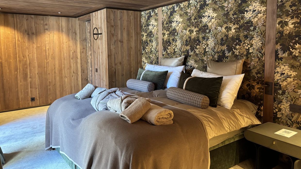 Luxury-Ski-Chalet-ValdIsere-Nanouk-OSC-Bedroom.jpg