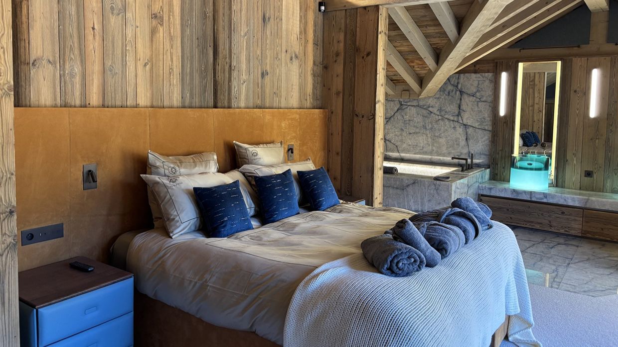 Luxury-Ski-Chalet-ValdIsere-Nanouk-OSC-Bedroom (1).jpg