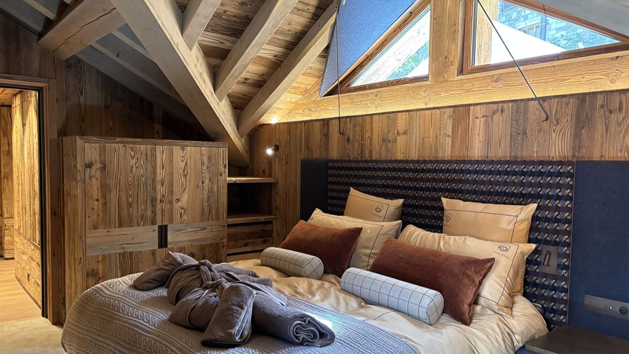 Luxury-Ski-Chalet-ValdIsere-Nanouk-OSC-Bedroom (4).jpg