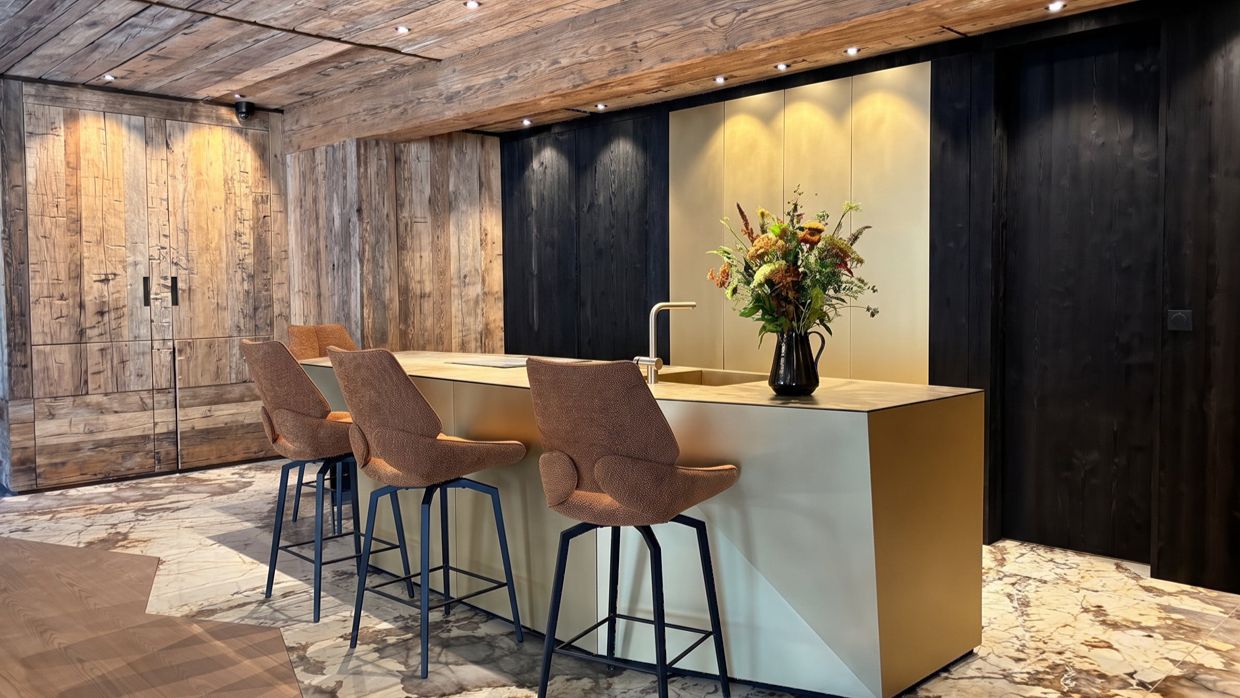 Luxury-Ski-Chalet-ValdIsere-Nanouk-OSC-Bar.jpeg