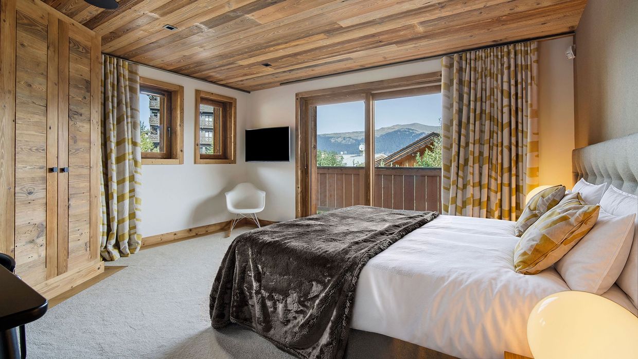 Luxury-Ski-Chalet-Courchevel1850-Carcentina-OSC-Bedroom (2).jpg