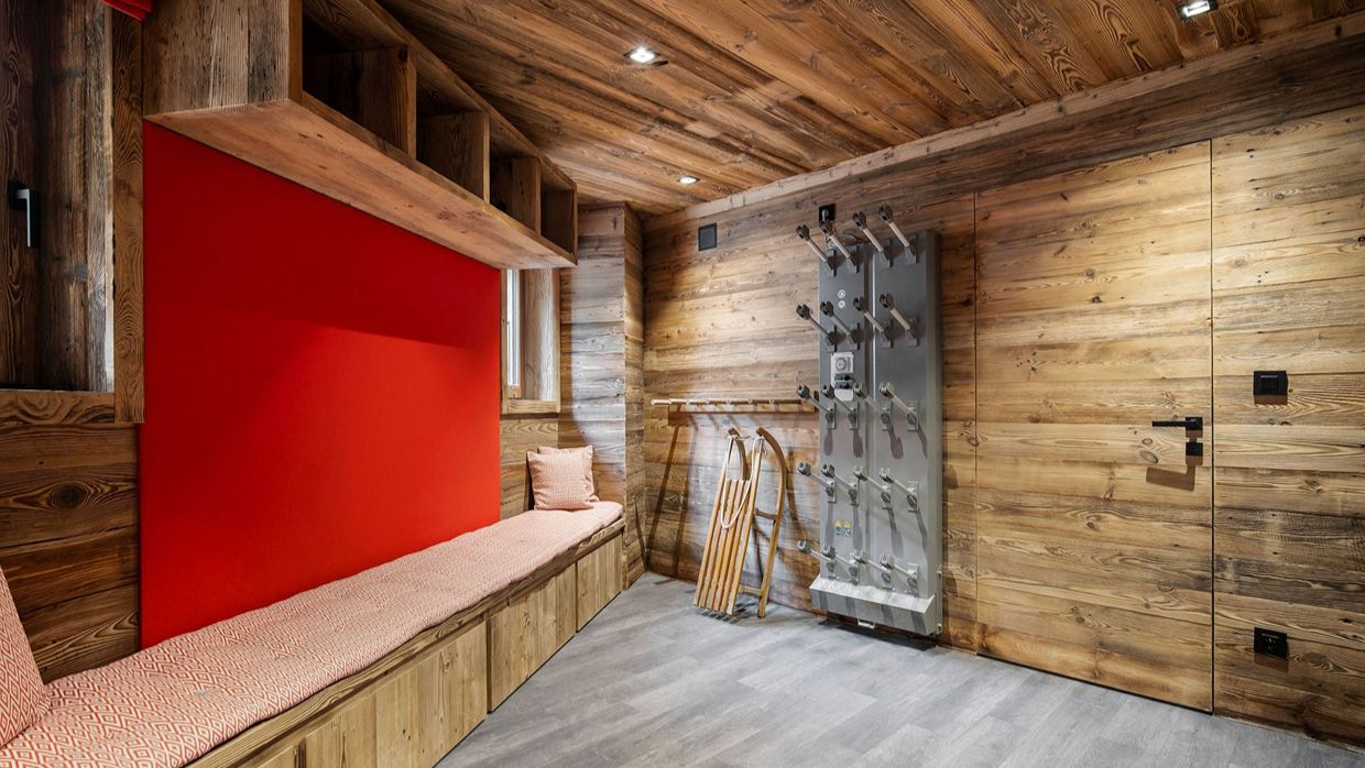 Luxury-Ski-Chalet-Courchevel1850-Carcentina-OSC-Skiroom.jpg