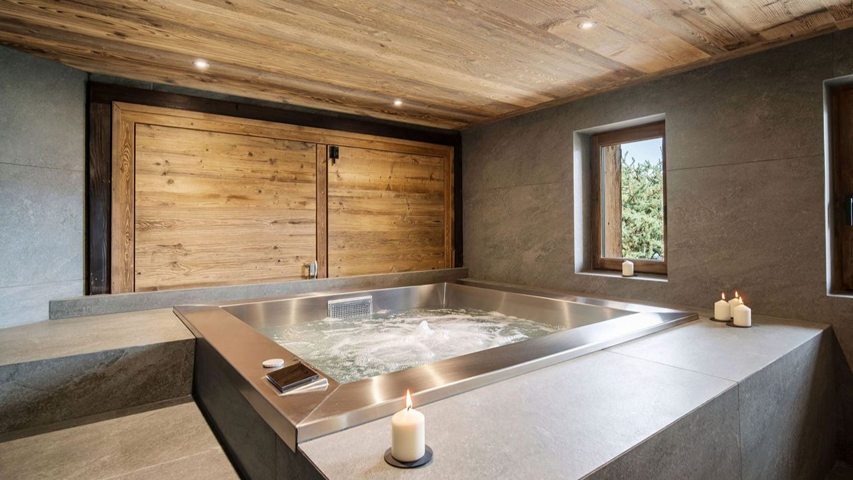 Luxury-Ski-Chalet-Courchevel1850-Carcentina-OSC-Hottub.jpg