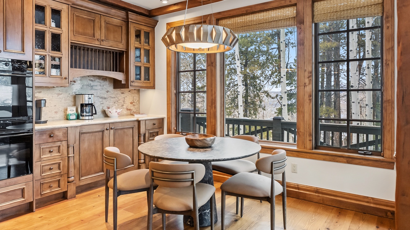 Luxury-Ski-Chalet-Beaver-Creek-Daybreak-Escape-Oxford-Ski-Kitchen2.jpg