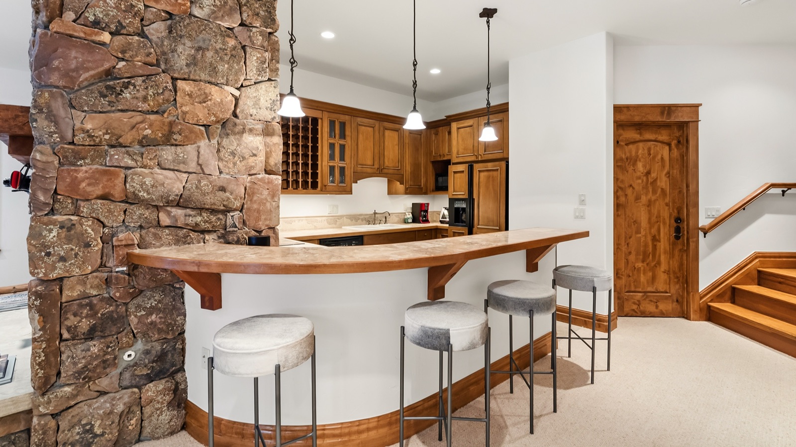 Luxury-Ski-Chalet-Beaver-Creek-Daybreak-Escape-Oxford-Ski-Bar.jpg