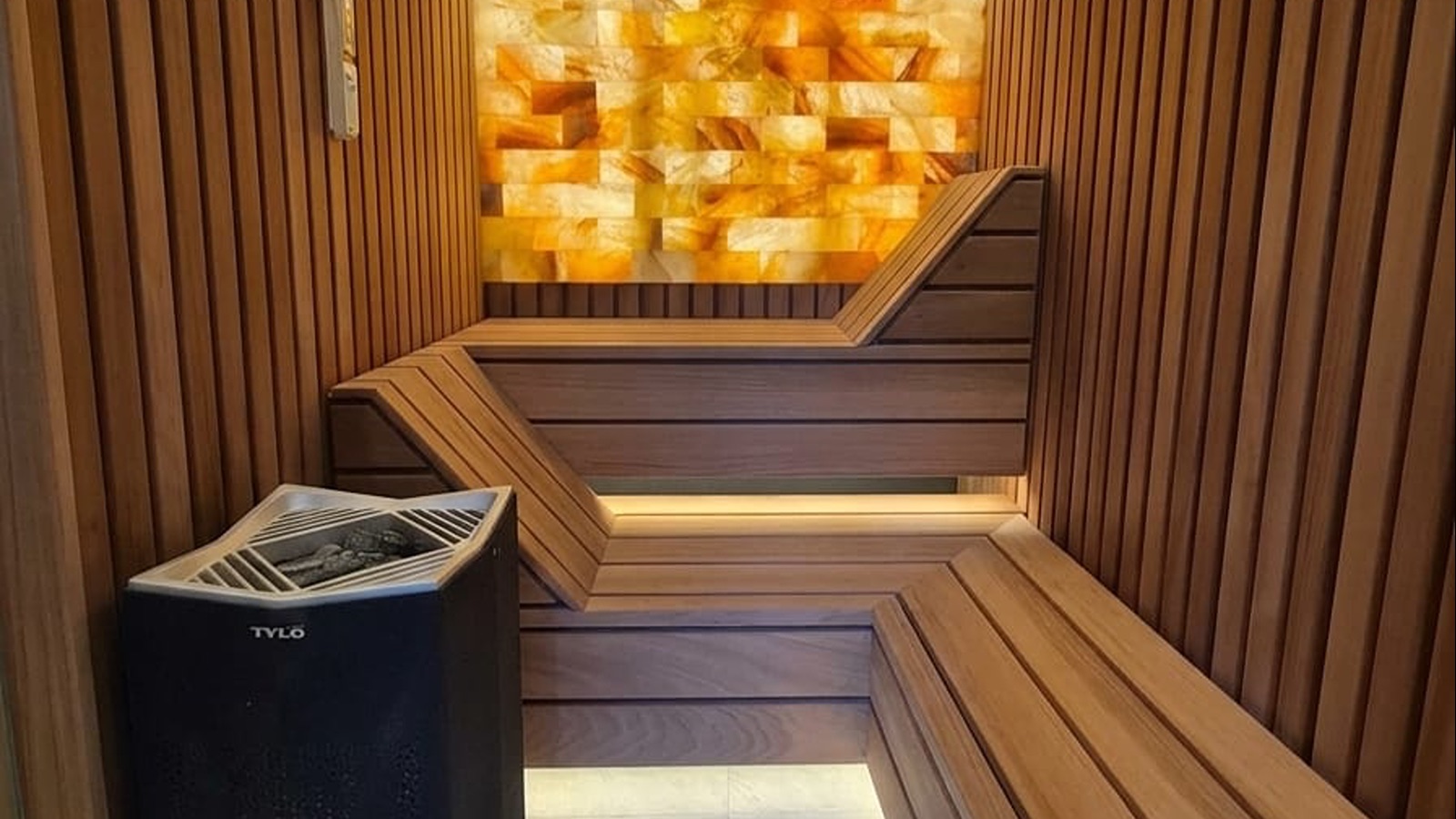 Luxury-Ski-Chalet-Meribel-La-Chalet-Des-Amis-Oxford-Ski-Sauna.jpg