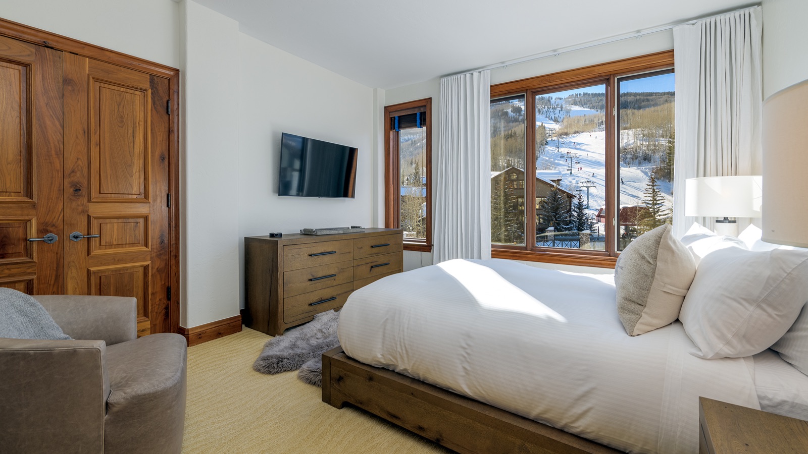 Luxury-Ski-Chalet-Beaver-Creek-Sunshine-Chalet-Oxford-Ski-Bedroom4.jpg