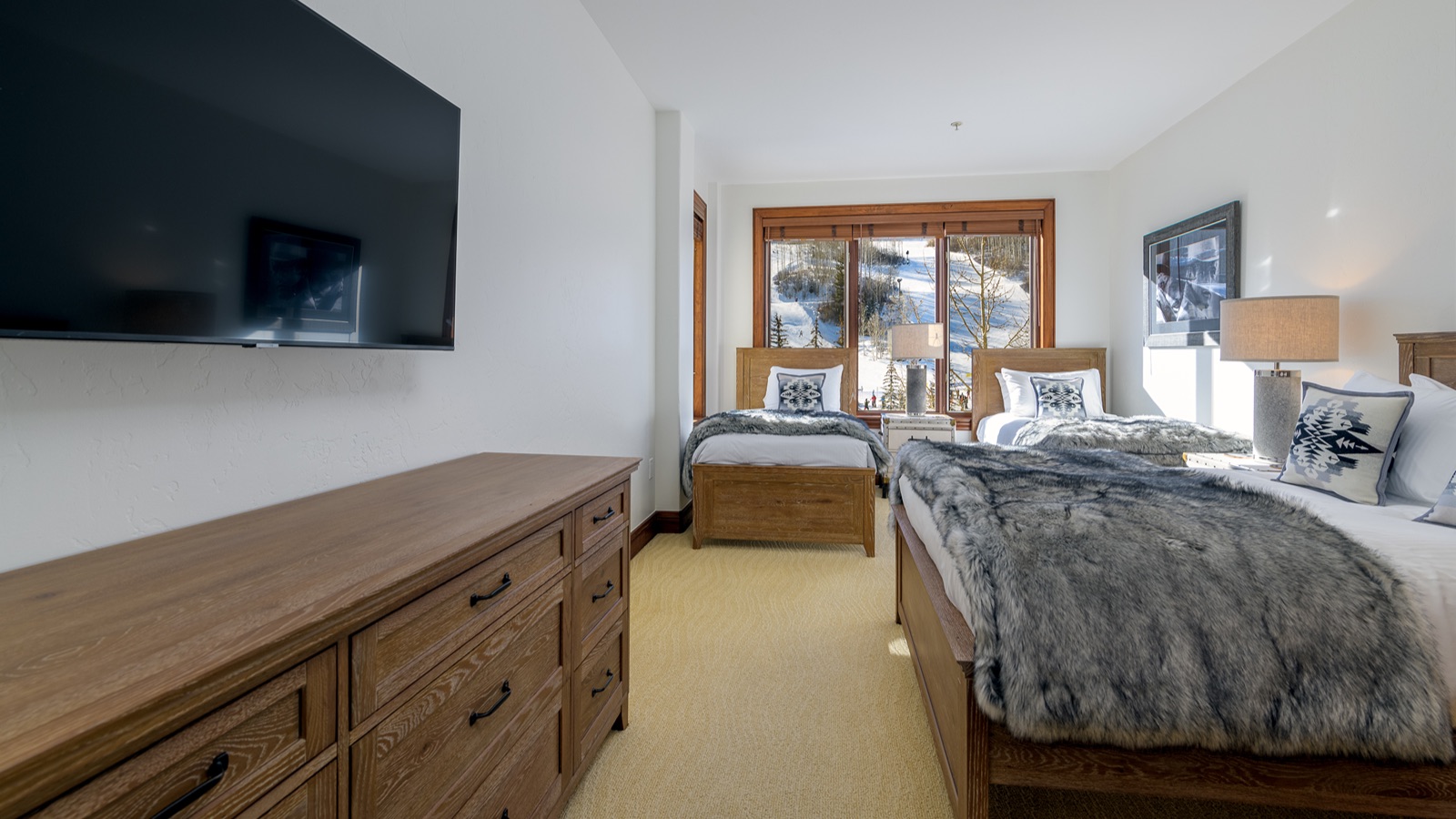 Luxury-Ski-Chalet-Beaver-Creek-Sunshine-Chalet-Oxford-Ski-Bedroom6.jpg