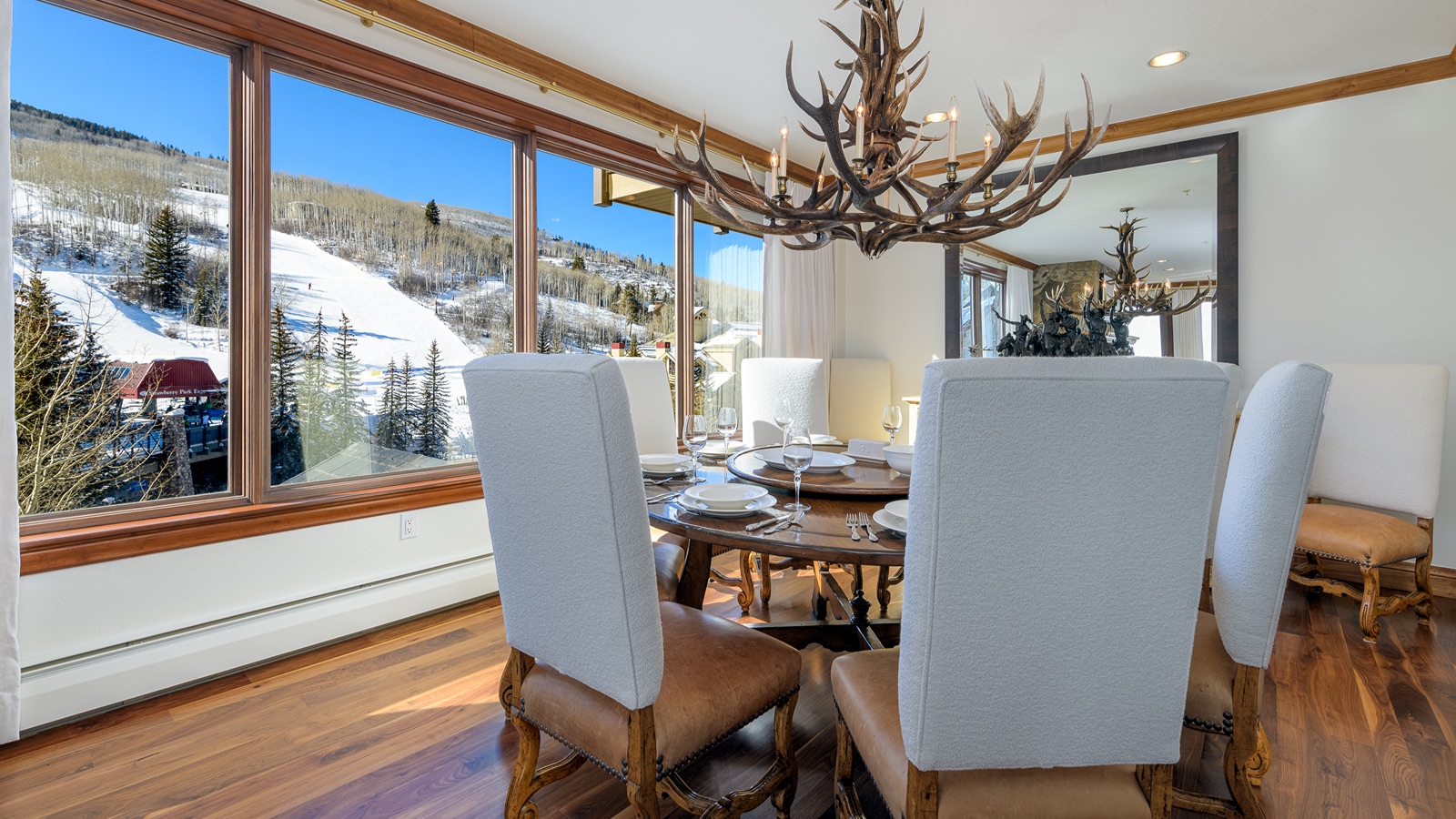 Luxury-Ski-Chalet-Beaver-Creek-Sunshine-Chalet-Oxford-Ski-Dining.jpg