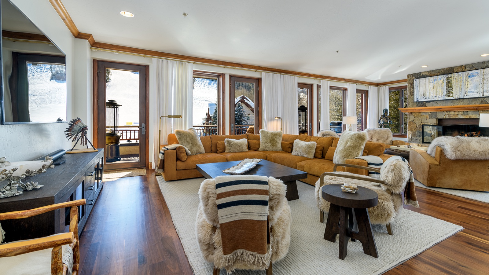 Luxury-Ski-Chalet-Beaver-Creek-Sunshine-Chalet-Oxford-Ski-Lounge.jpg