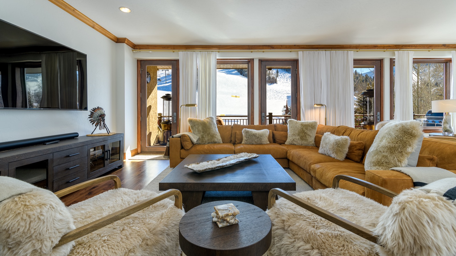 Luxury-Ski-Chalet-Beaver-Creek-Sunshine-Chalet-Oxford-Ski-Lounge2.jpg