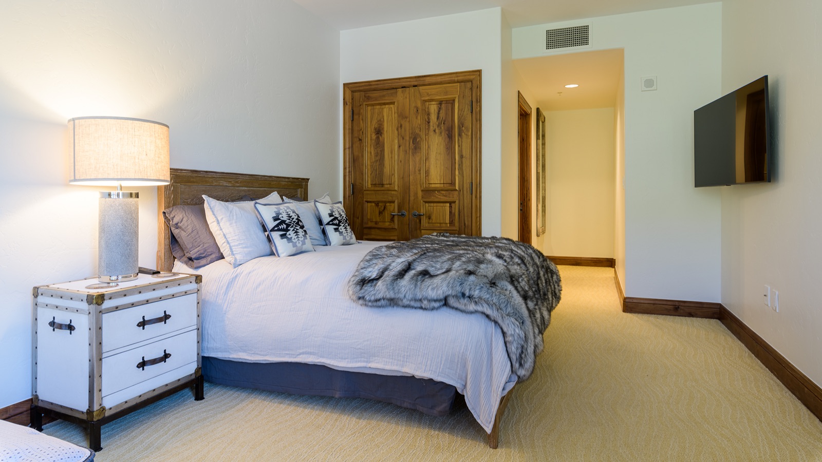 Luxury-Ski-Chalet-Beaver-Creek-Sunshine-Chalet-Oxford-Ski-Bedroom19.jpg