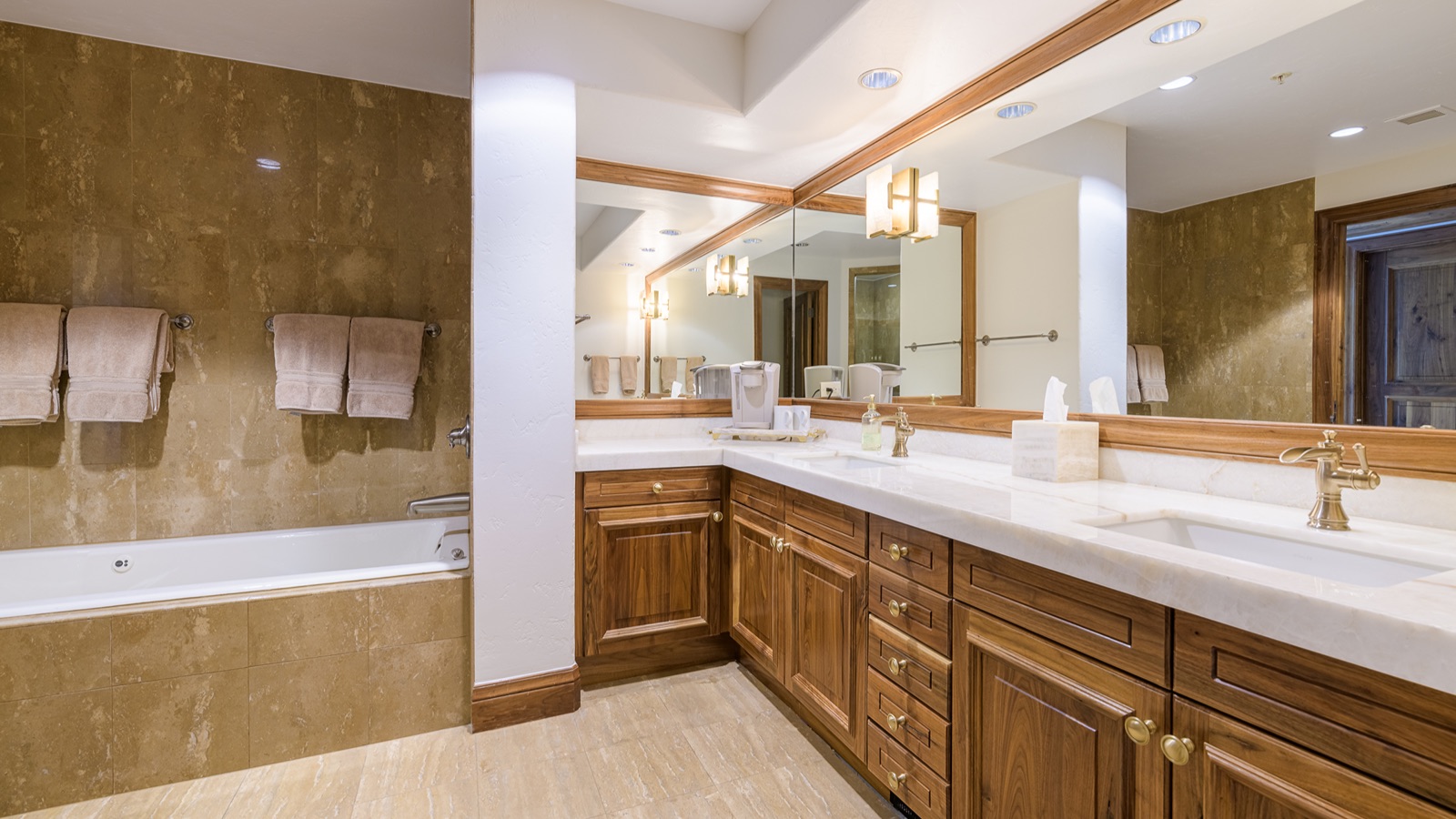 Luxury-Ski-Chalet-Beaver-Creek-Sunshine-Chalet-Oxford-Ski-Bathroom3.jpg