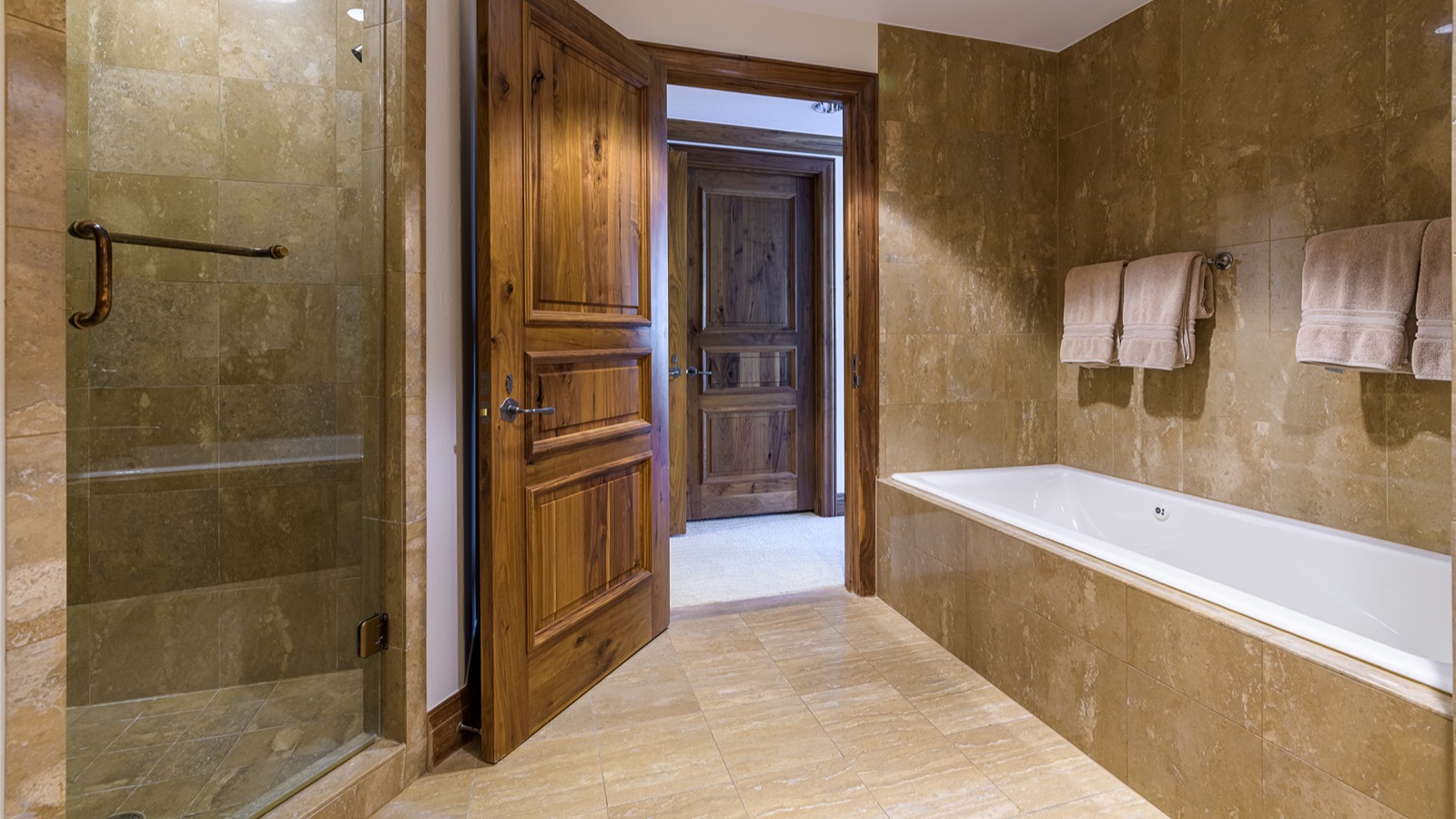 Luxury-Ski-Chalet-Beaver-Creek-Sunshine-Chalet-Oxford-Ski-Bathroom.jpg