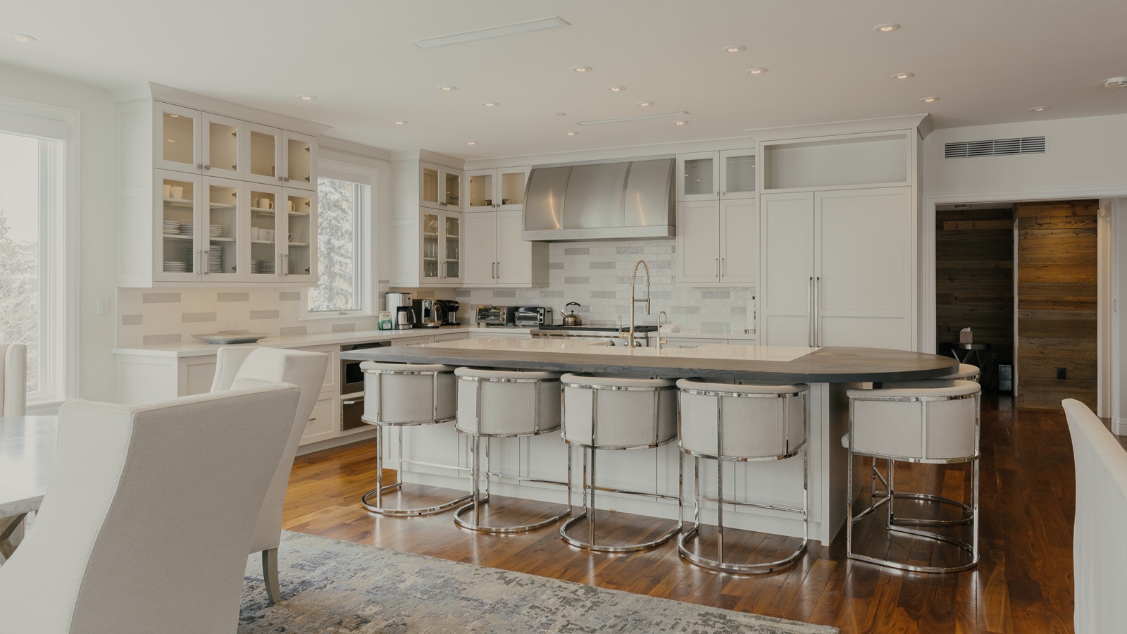 Luxury-Ski-Chalet-Beaver-Creek-Sanctuary-Chalet-Oxford-Ski-Breakfast-Bar.jpg