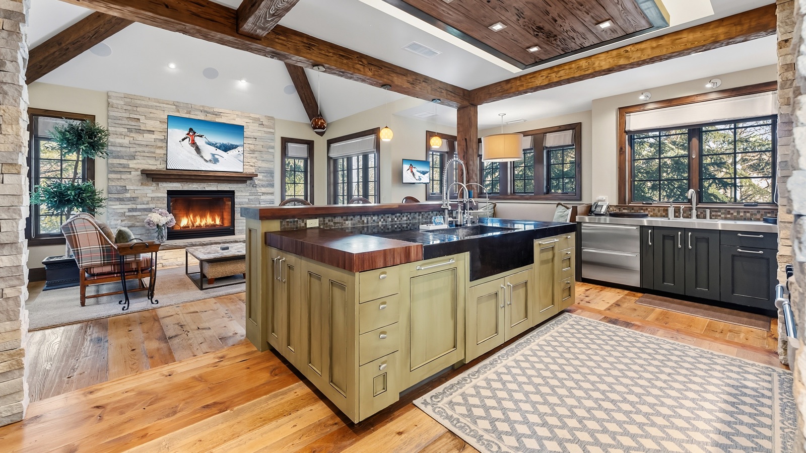 Luxury-Ski-Chalet-Beaver-Creek-Winter-Watch-Chalet-Oxford-Ski-Kitchen.jpg