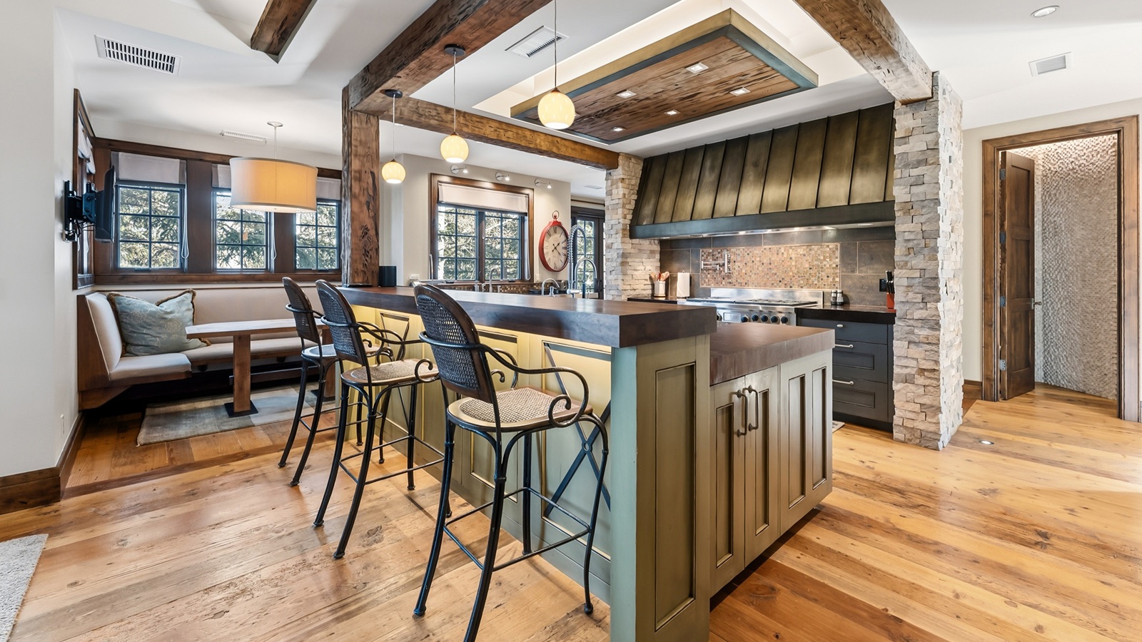 Luxury-Ski-Chalet-Beaver-Creek-Winter-Watch-Chalet-Oxford-Ski-Bar.jpg