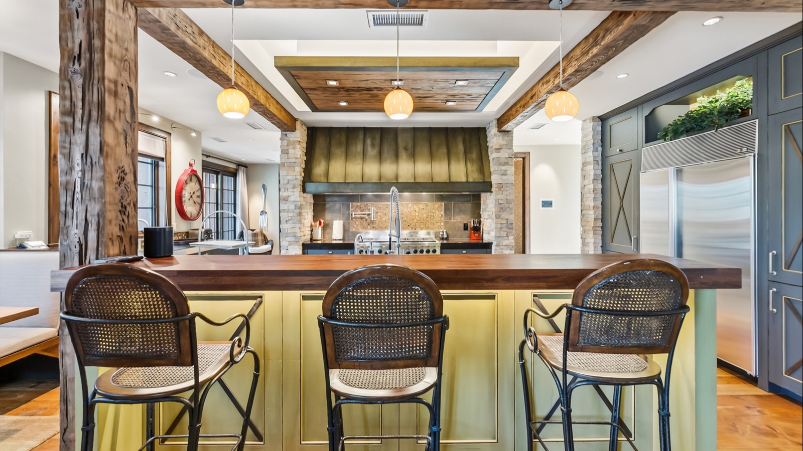 Luxury-Ski-Chalet-Beaver-Creek-Winter-Watch-Chalet-Oxford-Ski-Bar2.jpg