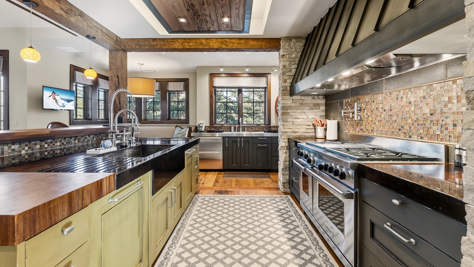 Luxury-Ski-Chalet-Beaver-Creek-Winter-Watch-Chalet-Oxford-Ski-Kitchen2.jpg