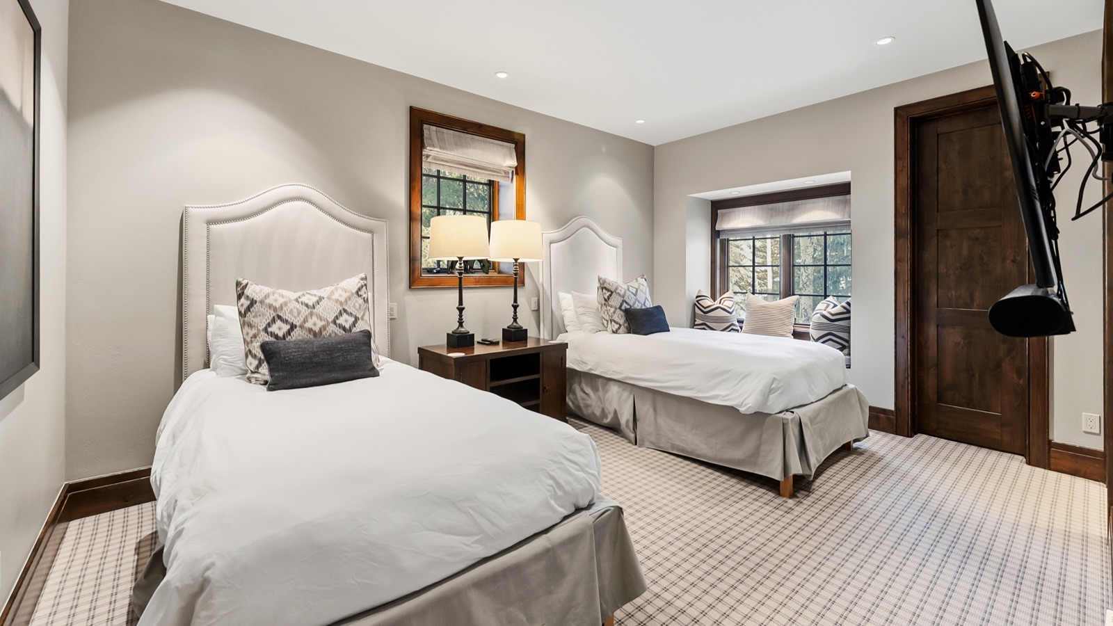 Luxury-Ski-Chalet-Beaver-Creek-Winter-Watch-Chalet-Oxford-Ski-Twin-Bedroom49.jpg