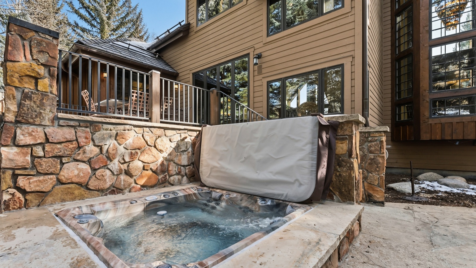 Luxury-Ski-Chalet-Beaver-Creek-Winter-Watch-Chalet-Oxford-Ski-Hot-Tub.jpg